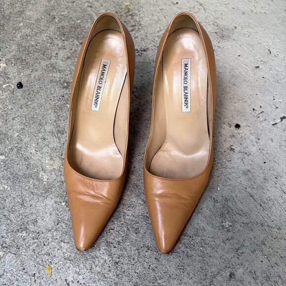 Manolo Blahnik tan heels - Picture 1 of 8
